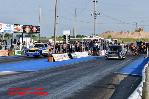 Jim Chase - 'Wicked Quick' (right lane) 
vs Chuck Loftin - 'Motivation' (left lane)